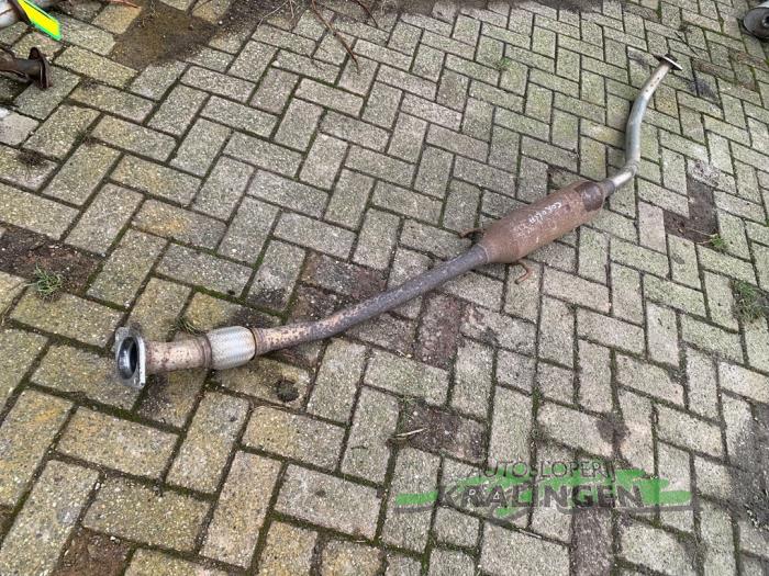 Uitlaat Middendemper van een Toyota Corolla (E12) 2.0 D-4D 16V 90 2004