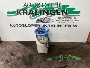 Gebruikte Benzinepomp Volkswagen Golf V (1K1) 2.0 FSI 16V Prijs € 50,00 Margeregeling aangeboden door Autosloperij Kralingen B.V.