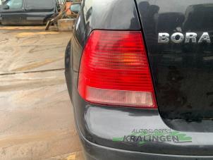 Gebruikte Achterlicht links Volkswagen Bora (1J2) 2.0 Prijs € 25,00 Margeregeling aangeboden door Autosloperij Kralingen B.V.