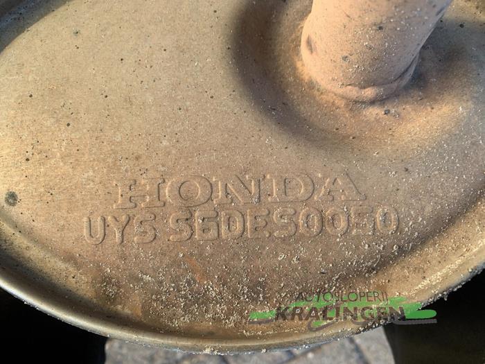 Uitlaat Einddemper van een Honda Civic (EP/EU) 1.4 16V 2003