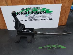 Gebruikte Schakelmechaniek Opel Corsa D 1.2 16V Prijs € 50,00 Margeregeling aangeboden door Autosloperij Kralingen B.V.