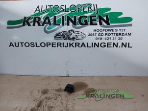 Gebruikte Schakelaar Spiegel Volkswagen Polo IV (9N1/2/3) 1.4 16V Prijs € 15,00 Margeregeling aangeboden door Autosloperij Kralingen B.V.