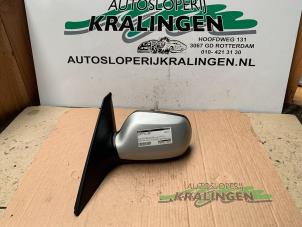 Gebruikte Spiegel Buiten links Mazda 3 Sport (BK) 1.6 CiTD 16V Prijs € 50,00 Margeregeling aangeboden door Autosloperij Kralingen B.V.