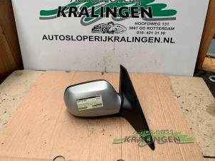 Gebruikte Spiegel Buiten rechts Mazda 3 Sport (BK) 1.6 CiTD 16V Prijs € 50,00 Margeregeling aangeboden door Autosloperij Kralingen B.V.