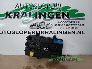 Gebruikte Zekeringkast Opel Astra H (L48) 1.6 16V Twinport Prijs € 29,99 Margeregeling aangeboden door Autosloperij Kralingen B.V.