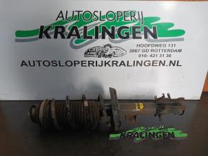 Gebruikte Schokbreker rechts-voor Opel Corsa D 1.2 16V Prijs € 50,00 Margeregeling aangeboden door Autosloperij Kralingen B.V.