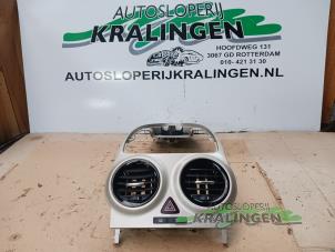 Gebruikte Luchtrooster Dashboard Opel Corsa D 1.2 16V Prijs € 40,00 Margeregeling aangeboden door Autosloperij Kralingen B.V.