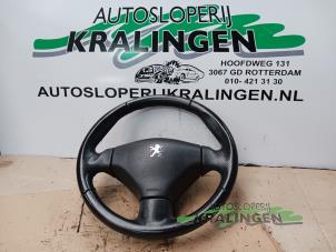 Gebruikte Stuurwiel Peugeot 206 SW (2E/K) 1.6 16V Prijs € 50,00 Margeregeling aangeboden door Autosloperij Kralingen B.V.