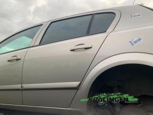Gebruikte Deur 4Deurs links-achter Opel Astra H (L48) 1.4 16V Twinport Prijs € 100,00 Margeregeling aangeboden door Autosloperij Kralingen B.V.