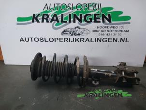 Gebruikte Schokbreker rechts-voor Opel Signum (F48) 2.2 direct 16V Prijs € 50,00 Margeregeling aangeboden door Autosloperij Kralingen B.V.
