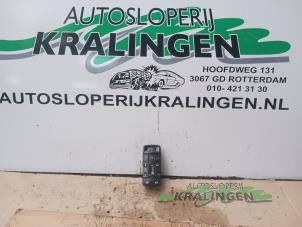 Gebruikte Ruit schakelaar elektrisch Opel Signum (F48) 2.2 direct 16V Prijs € 50,00 Margeregeling aangeboden door Autosloperij Kralingen B.V.