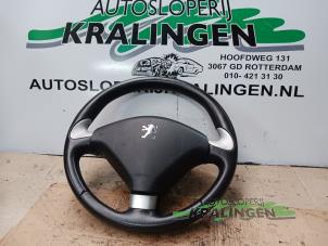 Gebruikte Stuurwiel Peugeot 307 CC (3B) 2.0 16V Prijs € 100,00 Margeregeling aangeboden door Autosloperij Kralingen B.V.