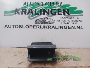 Gebruikte Asbak voor Volkswagen Golf VII (AUA) 1.2 TSI 16V Prijs € 20,00 Margeregeling aangeboden door Autosloperij Kralingen B.V.