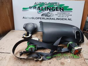 Gebruikte Airbag set + dashboard Opel Agila (B) 1.2 16V Prijs € 300,00 Margeregeling aangeboden door Autosloperij Kralingen B.V.