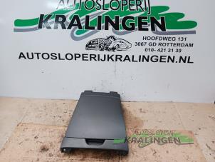 Gebruikte Opbergvak Opel Agila (B) 1.2 16V Prijs € 25,00 Margeregeling aangeboden door Autosloperij Kralingen B.V.