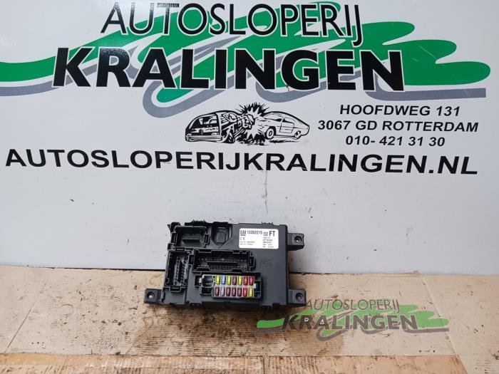 Zekeringkast van een Opel Corsa D 1.3 CDTi 16V ecoFLEX 2012