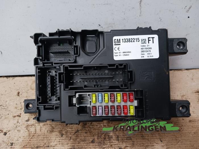 Zekeringkast van een Opel Corsa D 1.3 CDTi 16V ecoFLEX 2012