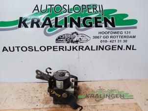 Gebruikte ABS Pomp Ford Fiesta 5 (JD/JH) 1.4 16V Prijs € 24,99 Margeregeling aangeboden door Autosloperij Kralingen B.V.