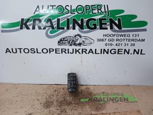 Gebruikte Ruit schakelaar elektrisch Opel Signum (F48) 2.2 DTI 16V Prijs € 35,00 Margeregeling aangeboden door Autosloperij Kralingen B.V.