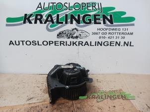 Gebruikte Kachel Ventilatiemotor Renault Scénic II (JM) 2.0 16V Prijs € 50,00 Margeregeling aangeboden door Autosloperij Kralingen B.V.