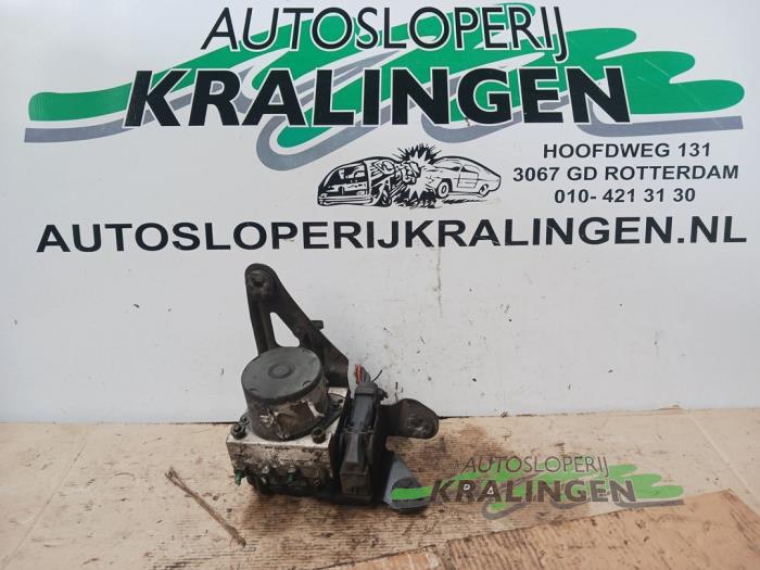 Gebruikte ABS Pomp Renault Scénic II (JM) 1.9 dCi 120 Prijs € 13,99 Margeregeling aangeboden door Autosloperij Kralingen B.V.