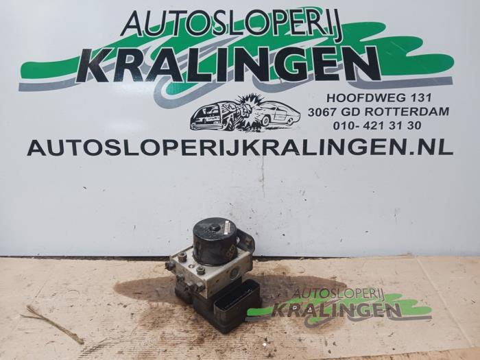 Gebruikte ABS Pomp Ford Fiesta 6 (JA8) 1.25 16V Prijs € 34,98 Margeregeling aangeboden door Autosloperij Kralingen B.V.