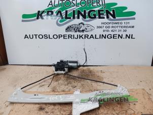 Gebruikte Ruitmechaniek 2Deurs links-voor Volkswagen Fox (5Z) 1.2 Prijs € 50,00 Margeregeling aangeboden door Autosloperij Kralingen B.V.