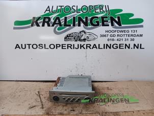 Gebruikte Radio CD Speler Renault Modus/Grand Modus (JP) 1.6 16V Prijs € 40,00 Margeregeling aangeboden door Autosloperij Kralingen B.V.
