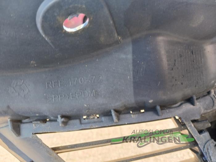 Voorbumper van een Seat Ibiza III (6L1) 1.4 16V 100 2002