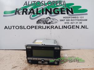 Gebruikte Radio CD Speler Volkswagen Caddy III (2KA,2KH,2CA,2CH) 2.0 SDI Prijs € 40,00 Margeregeling aangeboden door Autosloperij Kralingen B.V.