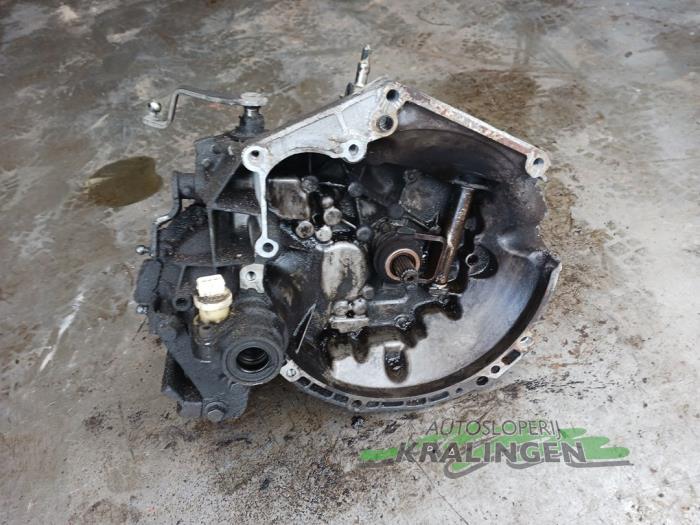 Gebruikte Schakelkabel Versnellingsbak Peugeot 206 (2A/C/H/J/S) 1.4 XR,XS,XT,Gentry Prijs € 150,00 Margeregeling aangeboden door Autosloperij Kralingen B.V.