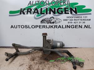 Gebruikte Ruitenwismotor + Mechaniek Renault Trafic (1FL/2FL/3FL/4FL) 1.6 dCi 115 Prijs € 90,75 Inclusief btw aangeboden door Autosloperij Kralingen B.V.