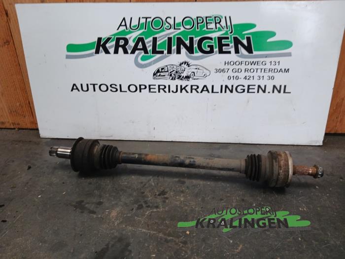Gebruikte Aandrijfas links-achter Mercedes C (W203) 2.2 C-200 CDI 16V Prijs € 49,99 Margeregeling aangeboden door Autosloperij Kralingen B.V.