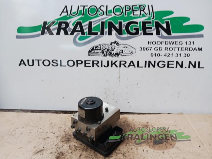 Gebruikte ABS Pomp Mercedes C (W203) 2.2 C-200 CDI 16V Prijs € 36,99 Margeregeling aangeboden door Autosloperij Kralingen B.V.
