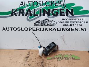 Gebruikte Ruit schakelaar elektrisch Mercedes C (W203) 2.2 C-200 CDI 16V Prijs € 40,00 Margeregeling aangeboden door Autosloperij Kralingen B.V.