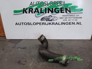 Gebruikte Intercooler Slang Mercedes C (W203) 2.2 C-200 CDI 16V Prijs € 19,99 Margeregeling aangeboden door Autosloperij Kralingen B.V.