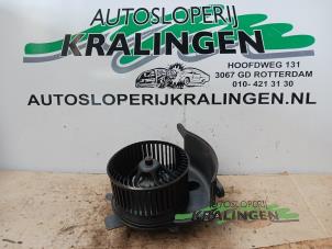 Gebruikte Kachel Ventilatiemotor Renault Scénic II (JM) 1.6 16V Prijs € 35,00 Margeregeling aangeboden door Autosloperij Kralingen B.V.