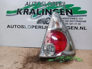 Gebruikte Achterlicht rechts Daihatsu YRV (M2) 1.3 16V DVVT Prijs € 50,00 Margeregeling aangeboden door Autosloperij Kralingen B.V.