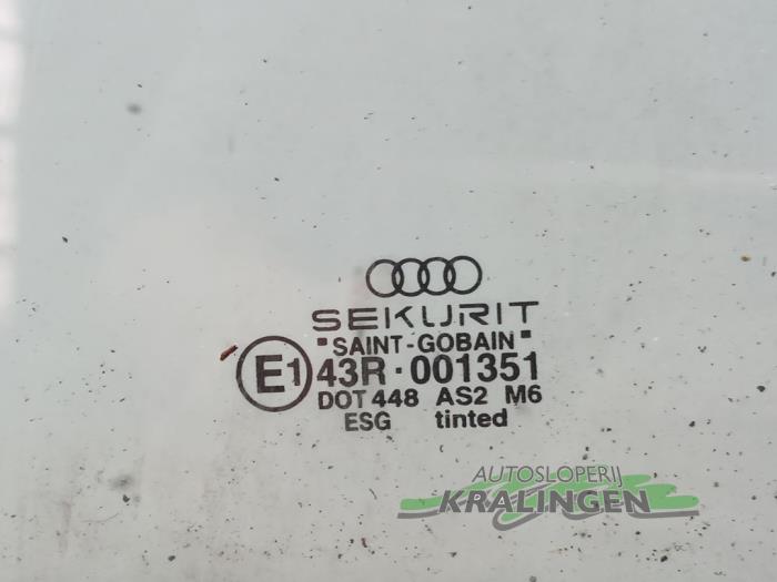 Deurruit 4Deurs links-voor van een Audi A2 (8Z0) 1.4 16V 2001