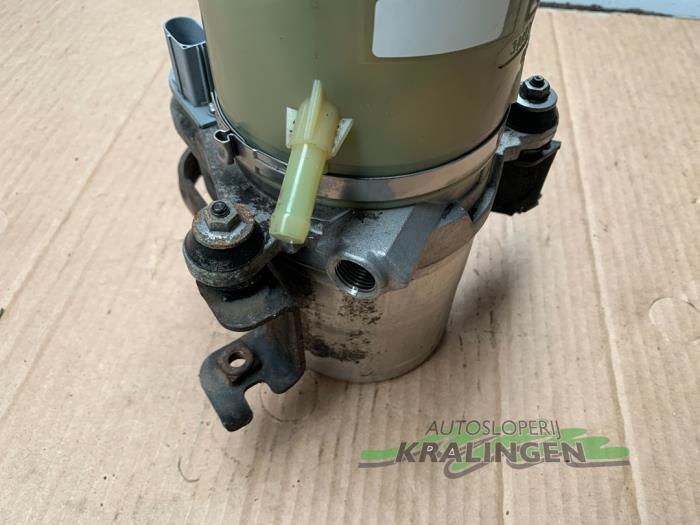 Stuurbekrachtiging Pomp van een Ford Focus C-Max 1.8 16V 2004