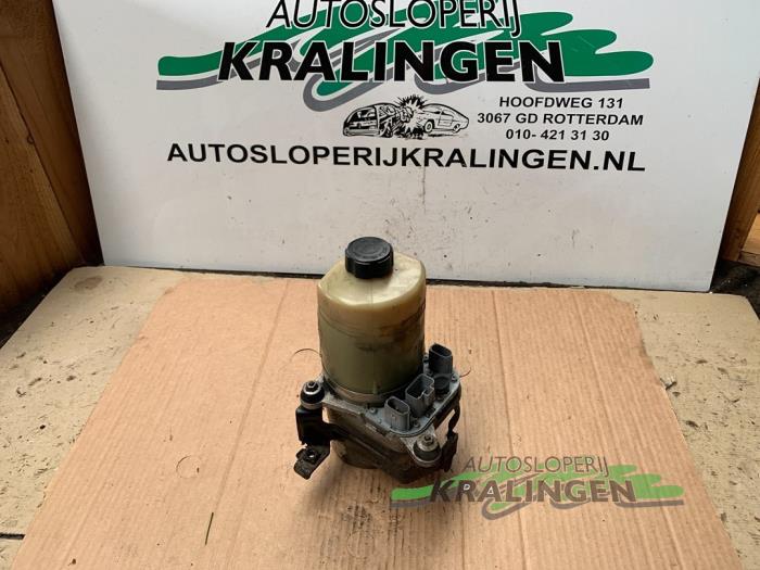 Stuurbekrachtiging Pomp van een Ford Focus C-Max 1.8 16V 2004