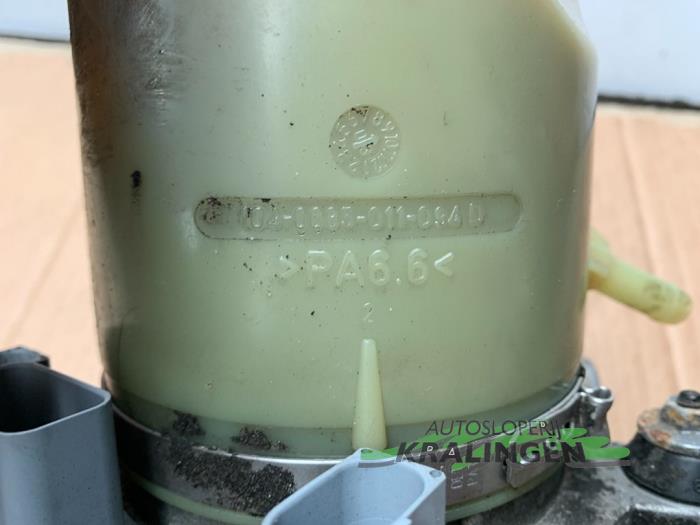 Stuurbekrachtiging Pomp van een Ford Focus C-Max 1.8 16V 2004