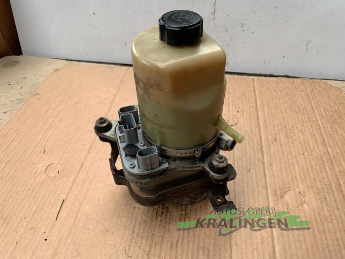 Stuurbekrachtiging Pomp van een Ford Focus C-Max 1.8 16V 2004