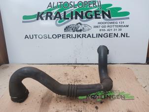 Gebruikte Intercooler Buis Renault Master III (MA/MB/MC/MD/MH/MF/MG/MH) 2.3 dCi 16V Prijs € 40,00 Margeregeling aangeboden door Autosloperij Kralingen B.V.