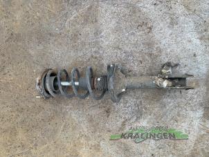 Gebruikte Veerpoot links-achter Mazda 323 Fastbreak (BJ14) 2.0 DTiD 16V Prijs € 50,00 Margeregeling aangeboden door Autosloperij Kralingen B.V.