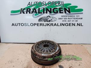 Gebruikte Dubbele massa vliegwiel Fiat Bravo (198A) 1.4 T-Jet 16V 120 Prijs € 150,00 Margeregeling aangeboden door Autosloperij Kralingen B.V.