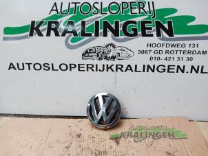 Gebruikte Embleem Volkswagen Caddy III (2KA,2KH,2CA,2CH) 2.0 SDI Prijs € 25,00 Margeregeling aangeboden door Autosloperij Kralingen B.V.