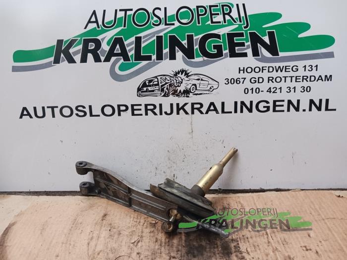 Gebruikte Schakelmechaniek BMW 1 serie (E87/87N) 118d 16V Prijs € 50,00 Margeregeling aangeboden door Autosloperij Kralingen B.V.