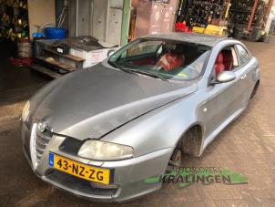 Gebruikte Motorkap Alfa Romeo GT (937) 1.9 JTD 16V Multijet Prijs € 100,00 Margeregeling aangeboden door Autosloperij Kralingen B.V.