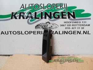 Gebruikte Ruit schakelaar elektrisch Chevrolet Spark (M300) 1.0 16V Prijs € 25,00 Margeregeling aangeboden door Autosloperij Kralingen B.V.